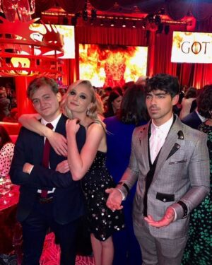 Sophie Turner Instagram - Awkward....