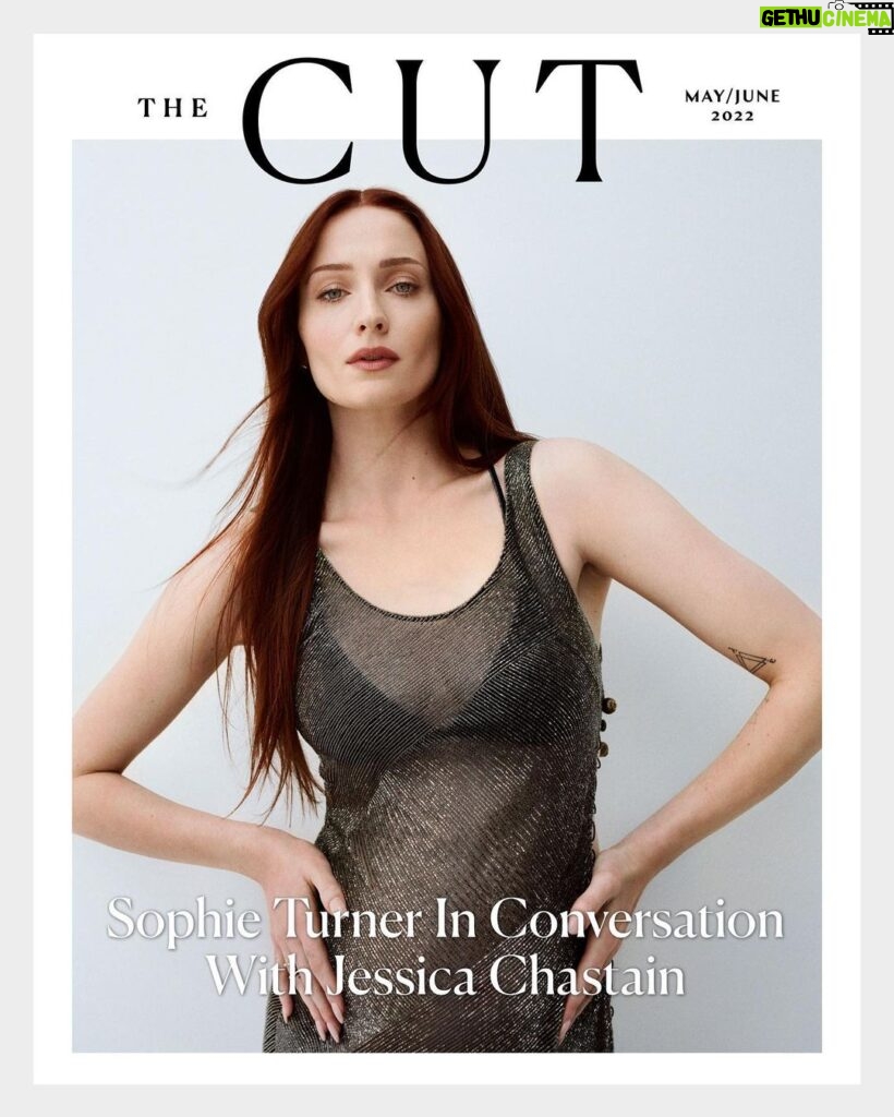 Sophie Turner Instagram - The Cut — with my fave @jessicachastain 📸 @oliviamalone 👗 @kateyoung 💇‍♀️ @gregoryrussellhair 💄 @georgieeisdell 💅 @jolene.b.nails ✂️ Susie Kourinian 👗 assisted by @laurenjeworski 🎥 @homeagency