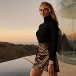 Sophie Turner Instagram - #LouisVuitton #LVconnected