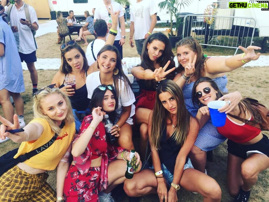 Sophie Turner Instagram - Spice gals Hyde Park