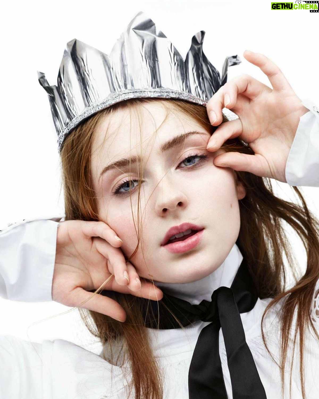 Sophie Turner Instagram - Sad to see @interviewmag go. What an iconic magazine. And it’s been an honour to be in those pages and on the @interview_de cover. You’ll be missed