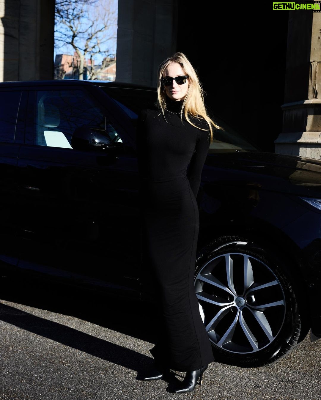 Sophie Turner Instagram - Mom’s spaghetti #rangeroversport