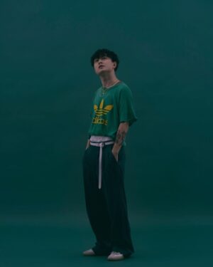 Sorane Instagram - play and works.
いつも仲良いメンツでラフに撮影しました！
⁡

photo Takeshi Yao
styling Taiki Mishima
hair make Kazushi Matsuda