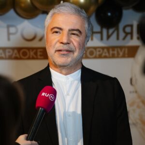 Soso Pavliashvili Instagram - В эти выходные отметили 5-летия ресторана Mukuzani @mukuzani_restaurant и караоке-клуба “Небо на ладони” @_nebo_na_ladony , которые мы с партнерами GG Group @g.g.group открыли в конце октября 2018 🍷

Спасибо всем, кто разделил этот праздник с нами❤️ Мир вашему и нашему дому!

Ну а мы вступаем в следующее 5-летие с любовь к вам, нашим дорогим гостям. Каждый день ждём вас с вкусной едой и хорошей музыкой!

Ваш Сосо Павлиашвили🌹