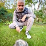 Soso Pavliashvili Instagram – Мы с моим персональным экспертом по грибам Лилу прикидываем, хватит ли этой вешенки на ужин всей семье?….