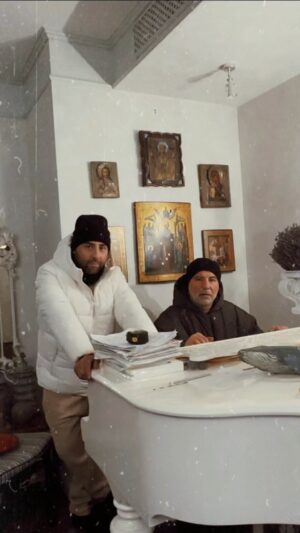 Soso Pavliashvili Instagram - Музыка согревает🙏🏻 Благодарю тебя. Муз. Сосо Павлиашвили. Слова Георгий Карапетян. Счастье петь с сыном. Леван Иосифович🍷Оператор Лилечка Тилеева❤️❤️❤️#сосопавлиашвили#леванпавлиашвили#благодарютебя#георгийкарапетян#зима#холода#музыкасогревает#семья#жизньэтосоул