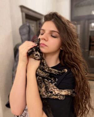 Soso Pavliashvili Instagram - У нашей Елизаветы День Рождения🌹 

Храни Бог всех вас и ваших детей, кто пожелает Лизе добра🙏🏻🙏🏻🙏🏻 Ты мой Ангел спаситель!!! Твое появление перевернул мой мир на счастливую сторону!!! Ты самый красивый, мудрый, тонкий и заботливый человек на земле. Спасибо тебе за любовь и доверие🙏🏻 19 лет пролетело достойно☝️ Служи Богу и честь семьи всегда будет на уровне!!! Ты моя любовь и вдохновение. Делай мир лучше, ты для этого и пришла в наш мир!!! Твой паханчик✌️

#сосопавлиашвили #елизаветапавлиашвили #зюзю #лиза #19лет #деньрождения #13декабря #жизньэтокайф