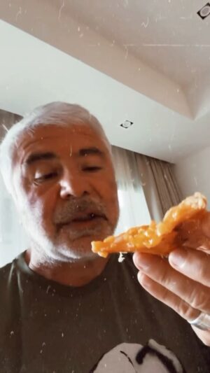 Soso Pavliashvili Instagram - Аджарский хачапури в Тайланде. Руками моего Таджикского брата Рустама👌👌👌Песня😍😍😍#сосопавлиашвили#рустамхикматулоев#тайланд#аджарскийхачапури#добраядуша#золотыеруки#гостеприимствоотБога#აჭარულიხაჭაპური#жизньэтокайф