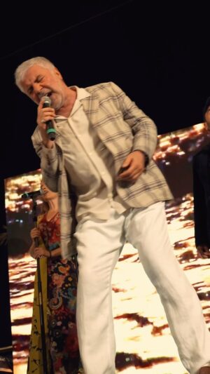 Soso Pavliashvili Instagram - Если бы мы пели дуэтом, какую песню вы бы выбрали?🎙️

prod by @a_kohansky