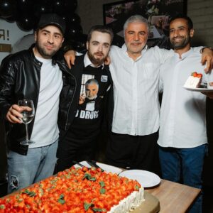 Soso Pavliashvili Instagram - В эти выходные отметили 5-летия ресторана Mukuzani @mukuzani_restaurant и караоке-клуба “Небо на ладони” @_nebo_na_ladony , которые мы с партнерами GG Group @g.g.group открыли в конце октября 2018 🍷

Спасибо всем, кто разделил этот праздник с нами❤️ Мир вашему и нашему дому!

Ну а мы вступаем в следующее 5-летие с любовь к вам, нашим дорогим гостям. Каждый день ждём вас с вкусной едой и хорошей музыкой!

Ваш Сосо Павлиашвили🌹