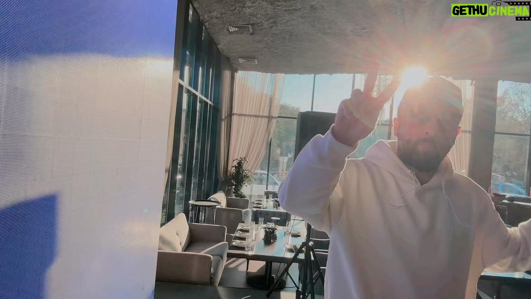 Soso Pavliashvili Instagram - Мы настраиваем звук в великолепном Нальчике для вечернего концерта на открытии невероятного комплекса Байя Клаб✌️ Желаем удачи и благодарных посетителей!!!#леванпавлиашвили#сосопавлиашвили#нальчик#кавказ#байяклаб#благодарютебя#георгийкарапетян#отцыидети#жизньэтокайф