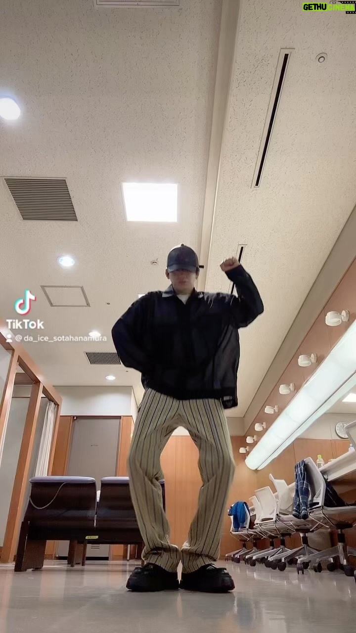 Sota Hanamura Instagram - let's dance #da_ice #sotahanamura #japan #dance #踊ってみた