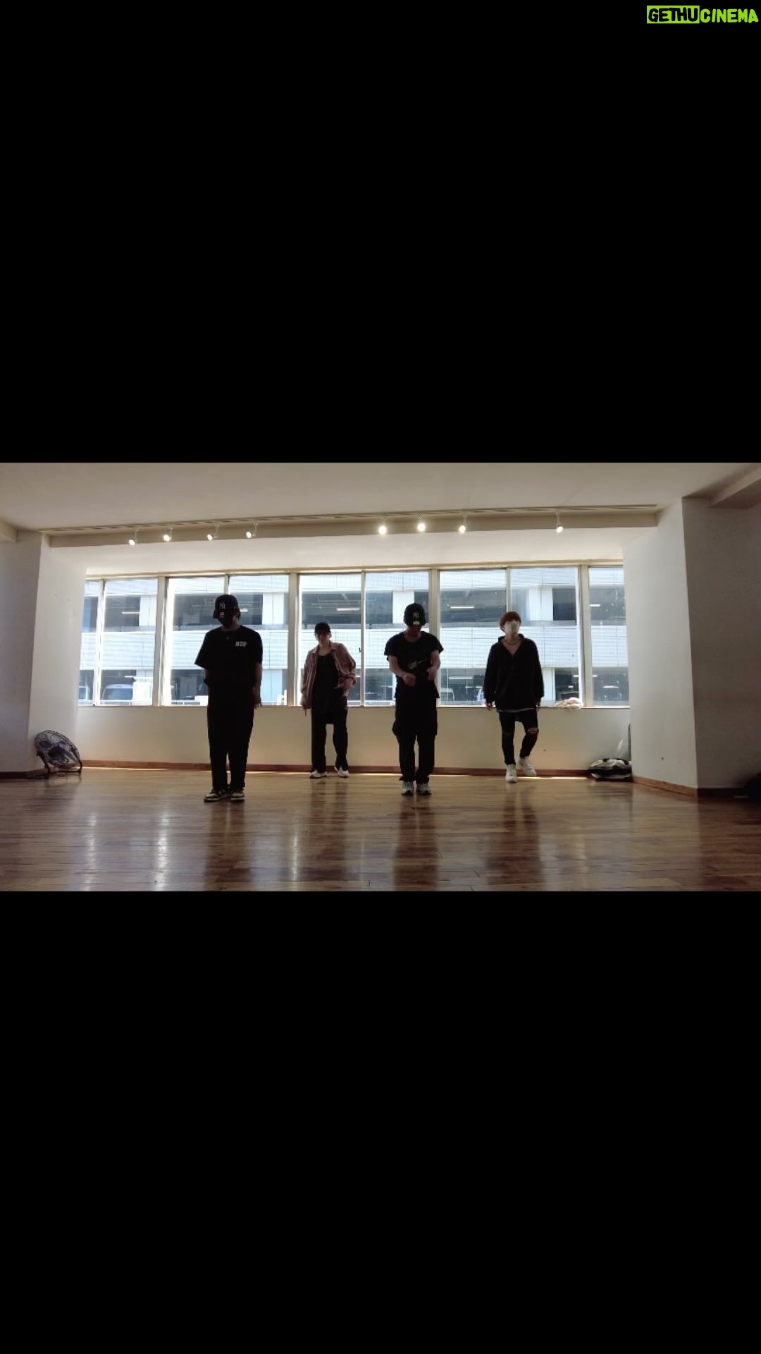 Sota Hanamura Instagram - AyumuくんとTAKARAくんとカツと踊ってきました! #ayumuimazu #花村想太 #dance #da_ice