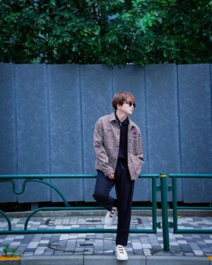 Sota Hanamura Instagram - メンズノンノさんとゼニアさんの企画で、トリプルステッチスニーカーをゲットしたので、早速私服コーデに取り入れてみました！！

靴紐として使われているクロスバンドが良い感じです^ ^

お気に入り！

#ゼニア
#トリプルステッチスニーカー
#ZEGNA
#TripleStitch
#mensnono
#pr