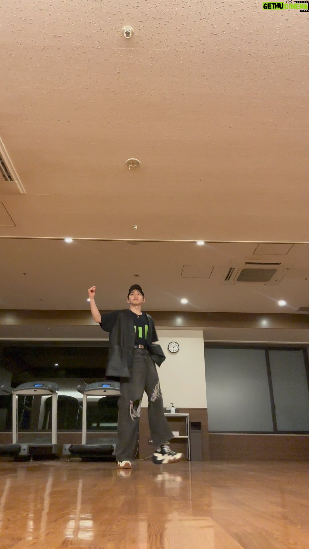 Sota Hanamura Instagram - Scene/Da-iCE (it's my team song) 実はこの後、人生初アレルギー反応が調べたら特定のものを食べて2時間以内に運動すると出る症状と書いてたので、 明日アレルギー検査しに行こうと思います。 #踊ってみた #マイケルあっち向いてホイダンス #ダンス #dance #sotahanamura #da_ice