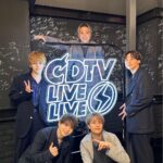 Sota Hanamura Instagram – 33歳の自分初めまして。
今年はどんな音楽歌って、
どんな音楽つくる?
楽しみやなー33歳のおれ!!!
絶対最高の1年にしないとな!
いや、、、しような!!!
頼むぞおれ!!!!
そして6面のみなさんいつもありがとうございます!
みんなのおかげで今年も元気です!!
そして歌えてます!
ダイスのメンバーいつまでもよろしくお願いします!!
ナチュラグのメンバー、これからもっと高みへいこうね!
ヒカルくん!先ず飯でも行こう!!!
改めて全員に!
今年もよろしくお願いします!!!!