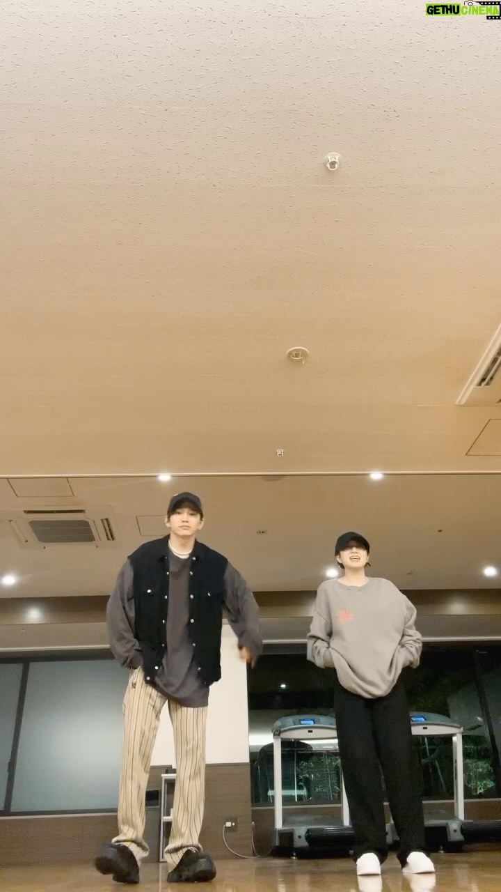 Sota Hanamura Instagram - 妹と踊ってみたシリーズ TikTokとは違うver. #da_ice #dance #花村想太 #sotahanamura #妹と踊ってみた #花村兄妹