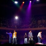 Sota Hanamura Instagram - 遂に始まりました。 10th anniversary year！！ 一発目のワンマンライブは『武道館』 7年前を大きく超えられたと思います。 今回のステージはあえて、平舞台。いわゆる背中に何もセットを背負わないスタイルでとにかく踊る、踊る、踊るのセットリストにしました。 昔のダイスの進化系をこれでもかって観てもらうためのセットリストでした。 3時間半、本当に好きな人じゃないと正直辛い時間だと思います。それでもそのくらいダイスのことが大好きだって方に向けて作ったセットリスト！！ 多分関係者の方々は長いと思ったと思いますが、本当に申し訳ないです。ただやっぱりDa-iCE愛を沢山持ってくださる方々に出来る限りの時間で出来る限りの曲を全力で届けたかったので僕は大満足ですし、やってよかったと心の底から思います。 ただもう2度とやれないですね、、、 想像以上に体がガタついてしまいました。 とにかくね、本当に幸せでした！ 今年一年最大速度で駆け抜けようね！！！ 今年こそ、紅白出ようね！！！！