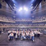 Sota Hanamura Instagram - 遂に始まりました。 10th anniversary year！！ 一発目のワンマンライブは『武道館』 7年前を大きく超えられたと思います。 今回のステージはあえて、平舞台。いわゆる背中に何もセットを背負わないスタイルでとにかく踊る、踊る、踊るのセットリストにしました。 昔のダイスの進化系をこれでもかって観てもらうためのセットリストでした。 3時間半、本当に好きな人じゃないと正直辛い時間だと思います。それでもそのくらいダイスのことが大好きだって方に向けて作ったセットリスト！！ 多分関係者の方々は長いと思ったと思いますが、本当に申し訳ないです。ただやっぱりDa-iCE愛を沢山持ってくださる方々に出来る限りの時間で出来る限りの曲を全力で届けたかったので僕は大満足ですし、やってよかったと心の底から思います。 ただもう2度とやれないですね、、、 想像以上に体がガタついてしまいました。 とにかくね、本当に幸せでした！ 今年一年最大速度で駆け抜けようね！！！ 今年こそ、紅白出ようね！！！！