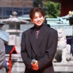 Sota Hanamura Instagram - 映画「ウォンカとチョコレート工場のはじまり」にて ティモシー・シャラメさん演じる ウィリー・ウォンカの日本語吹替を担当させて頂くこととなりました花村想太です。 この作品を通して、夢を見つけることの素晴らしさや、夢を持つことの素晴らしさ、そして夢を語る素晴らしさをお届けできたらと思っております。 僕は30歳を超えてもなおまだまだ夢だらけです。 夢を持つのに年齢なんて関係ないと胸を張って思います。 この冬、子供達や、元子供の皆様へ最高の物語をお届けできるよう精一杯努めて参りますので、 よろしくお願い致します。 p.s テストで初めて声を録音したとき緊張からビックリするくらい棒読みになってしまったということです！w言葉足らずですみません🙇本番では絶対にそんなことのないようスタッフさんや演者の皆様にご指導頂き自分自身も最大限努力いたします！！ご安心ください！！！！ #ウォンカとチョコレート工場のはじまり #チョコっとウォン活 #da_ice #naturallag #ティモシーシャラメ #ウィリーウォンカ