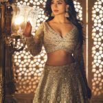 Soundarya Sharma Instagram - ✨ . . . Shot by: @trishasarang HMU by: @beautybysevy Styled by: @styled_by_meera @tryagaintoobad @iamsoundaryasharma in @lapink_by_knareshkumar @ascend.rohank Earrings: @shoppaksha Assisted by: @jharna.art