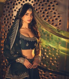 Soundarya Sharma Instagram - ये ही है चाहत तू रहे मेरी आदत 🌹 . . . . Lensed by: @trishasarang Styled by: @tryagaintoobad @styled_by_meera Lehenga: @jigarmaliofficial Jewellery : @rubyraangjewelry @aquamarine_jewellery @shopravyaa @vblitzcommunications HMU by: @beautybysevy