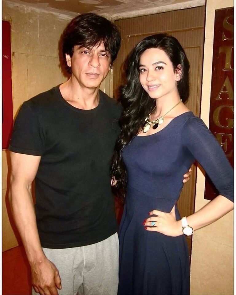 Soundarya Sharma Instagram - Dear @iamsrk sir, I must have written number of drafts to wish you on your birthday, Just to be different But there is not a single existing adjective which hasn’t already been used for you. So here is simple HAPPY BIRTHDAY wish for you. May you live forever! Love and prayers! ❤️🫶🏻🎂🙏 #HappyBirthdaySRK #kingkhan #ShahRukhFanForLife #SoundaryaSharma