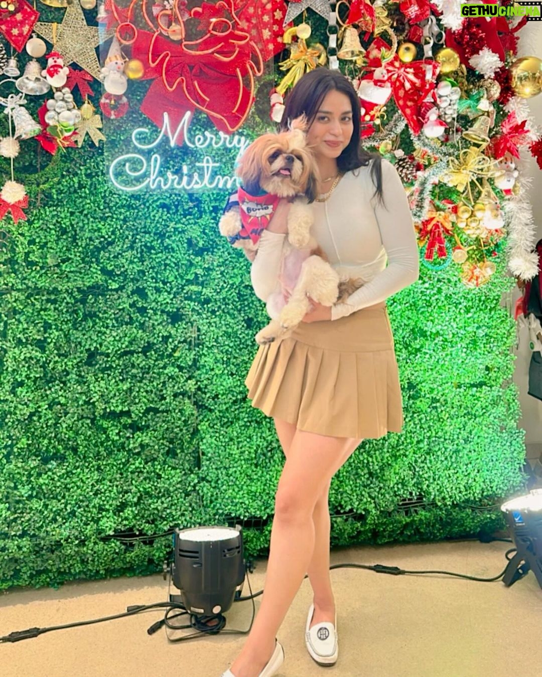 Soundarya Sharma Instagram - All things Christmas 🎄🎅🏼🎉🪅🎊 #Christmas #ChristmasEve #MerryChristmas #Nannu #HappyHolidays