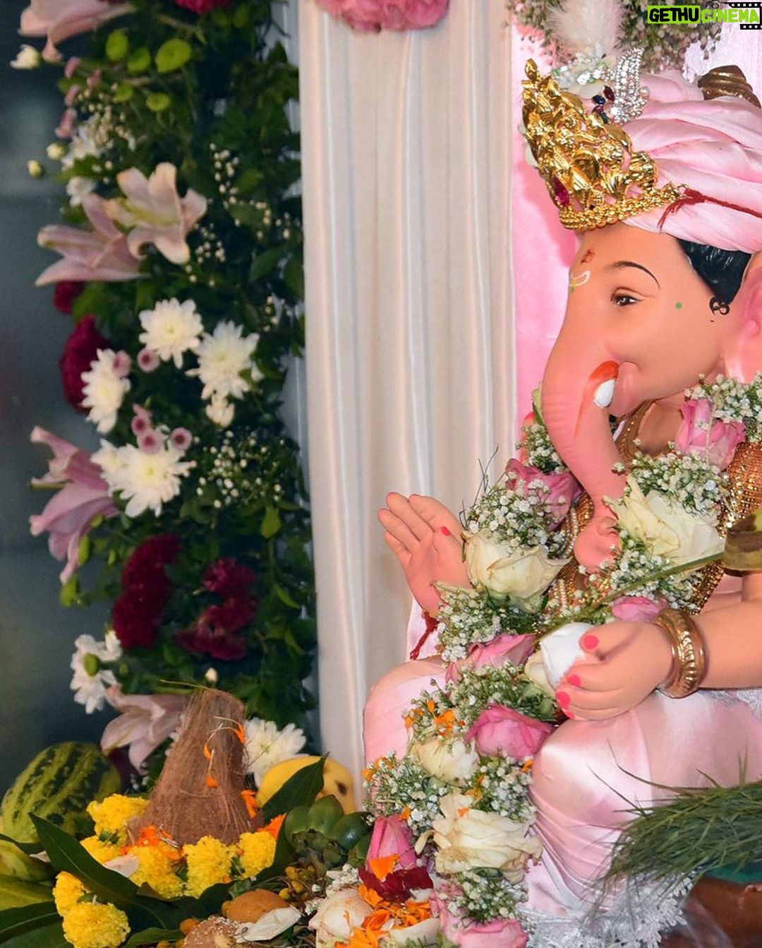 Soundarya Sharma Instagram - 20.09.2023 Happy Birthday To me π€π§Ώππ So GRATEFUL π And it has begun!! On this Ganesh Chaturthi, I feel Bappa has really given me a big hug though he has always blessed me! Thank you Maa & Papa for giving me birth & being the bestest parents, giving the best life I could have imagined ππΌπ So blessed! Special thanks to All my friends who love me so much and have always been there while I was alone hustling here in Tinsel town right from Mumbai to LA & the fans who are n have poured so much love to me Alwaysβ£οΈ Okay enough of my thank you speech to begin with ππ«Άπ»π PS: This cake is also Fan made π You guys are the best! #HappyBirthdayToMe