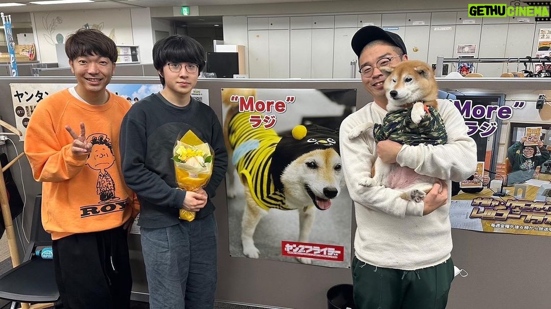Soushi Sakiyama Instagram - #週刊ヤングフライデー シーズンパートナーありがとうございました!アキナのお二人と毎週、めちゃくちゃ楽しい贅沢な時間でした。 お二人、スタッフの皆さん、聴いてくださった皆さん大変お世話になりました…‼︎ 終わってしまうのが寂しい… また伺いたいです!