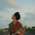 Soushi Sakiyama Instagram - ライトをつけたボートに 乗り込み夜が明けるの待つみたい⛵️🌌 覚えていたのに MV公開中！　 @a_edak @kabanagu 🏃🏻🎨🫶🏻