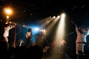Soushi Sakiyama Instagram - 『3rd Album Release Tour-#燈火-』
大阪梅田クラブクアトロでの公演、ありがとうございました！

初日、楽しかった、、。バンドメンバーの皆さまも、フロアの皆さまも熱くて、ライブ中どんどん元気になりました。

ツアーは10/19渋谷クアトロ、10/29 名古屋クアトロと続きます。名古屋はまだチケットございます。ぜひに！　崎山

@morimasa55 
@koresuke 
@amrc_zariga2 

ありがとうございます。最高、バンドメンバーの皆さま🤝↑