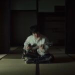 Soushi Sakiyama Instagram – 「燈」MVが公開されています。改めて、呪術廻戦を通して作ることのできた、自分にとっても特異な楽曲となりました。
MV監督は、前回に引き続き、Akari Eda @a_edak さんです。撮影を終え、初めてこのMVをみた時、この曲がまっすぐと、また、更に拡張して聴こえるようにつくってくださったと感じ、深く感銘を受けました。関わってくださったすべての皆さまに感謝しています。
呪術廻戦という作品と共に、愛される楽曲となるよう願っています。どうぞよろしくお願いします。

@a_edak 
@ryosukesato98 
@asami_nemoto 
@_kie_fujii_ 
@y___o___r___u 
@yamaguchiyosuke