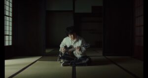Soushi Sakiyama Instagram - 「燈」MVが公開されています。改めて、呪術廻戦を通して作ることのできた、自分にとっても特異な楽曲となりました。
MV監督は、前回に引き続き、Akari Eda @a_edak さんです。撮影を終え、初めてこのMVをみた時、この曲がまっすぐと、また、更に拡張して聴こえるようにつくってくださったと感じ、深く感銘を受けました。関わってくださったすべての皆さまに感謝しています。
呪術廻戦という作品と共に、愛される楽曲となるよう願っています。どうぞよろしくお願いします。

@a_edak 
@ryosukesato98 
@asami_nemoto 
@_kie_fujii_ 
@y___o___r___u 
@yamaguchiyosuke