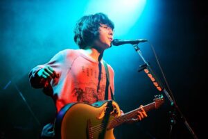 Soushi Sakiyama Instagram - 『3rd Album Release Tour-#燈火-』渋谷クラブクアトロありがとうございました、！！

パンパンの会場で、皆さんと白熱したライブでした。🔥🚀🪐東京の皆さん、また恵比寿ガーデンホールでお会いしましょう！

次回はツアーファイナル名古屋クラブクアトロ！お待ちしています。崎山

大好きなバンドメンバーの皆さん↓🙏🤝🤝
@morimasa55 
@koresuke 
@amrc_zariga2 

photo by KEIKO TANABE @keecoroma 

4枚目 by かおるくん