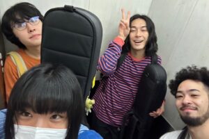 Soushi Sakiyama Instagram - 『3rd Album Release Tour-#燈火-』渋谷クラブクアトロありがとうございました、！！

パンパンの会場で、皆さんと白熱したライブでした。🔥🚀🪐東京の皆さん、また恵比寿ガーデンホールでお会いしましょう！

次回はツアーファイナル名古屋クラブクアトロ！お待ちしています。崎山

大好きなバンドメンバーの皆さん↓🙏🤝🤝
@morimasa55 
@koresuke 
@amrc_zariga2 

photo by KEIKO TANABE @keecoroma 

4枚目 by かおるくん