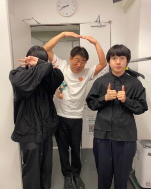 Soushi Sakiyama Instagram - HIROBA FES 2022×2023
–FINALE！ UTAI×BA−
でした…!めちゃくちゃ楽しかった… 自分は"風来"と、長谷川白紙さんと"透明稼業"の2曲でした。
水野良樹さん @mizunoyoshiki_teke 、皆さんありがとうございました…‼︎

写真は亀田誠治さん @kameda_kamera と、長谷川白紙さん @hsgwhks と…‼︎激アツ picture… ありがとうございます🙏🏻