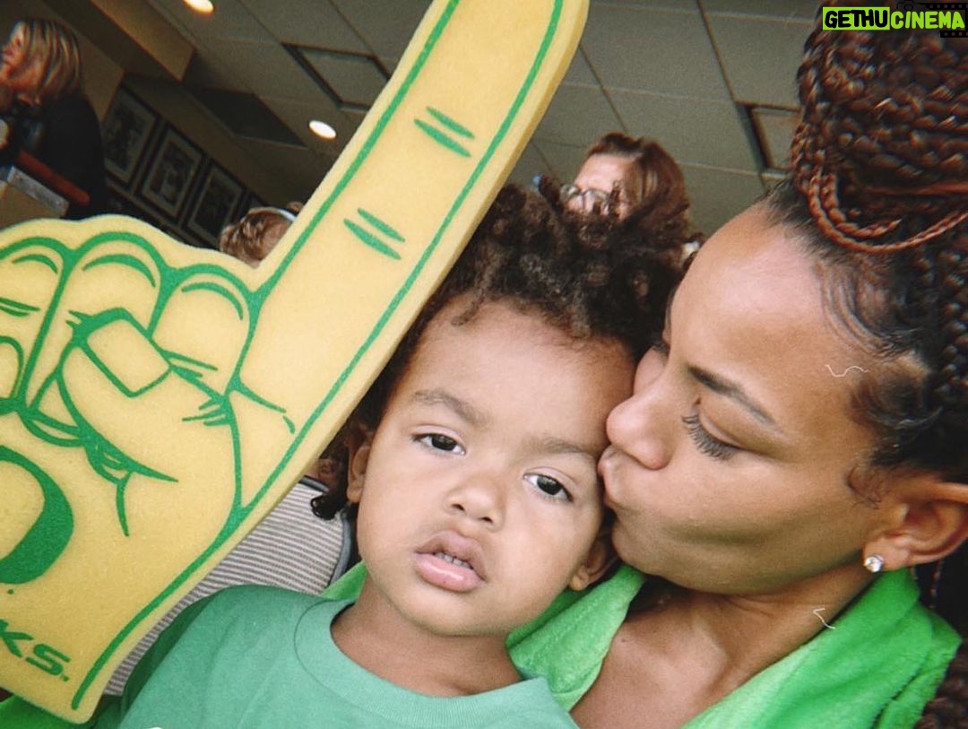 Spencer Paysinger Instagram - Baby’s first trip to Oregon