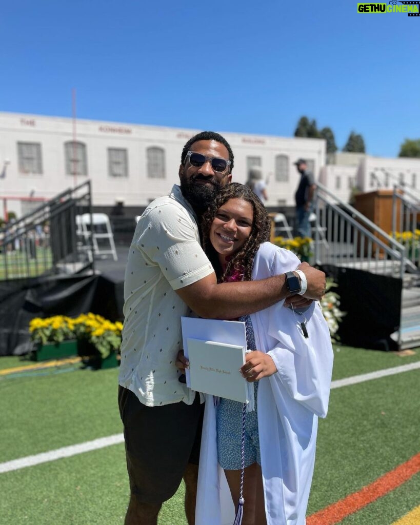 Spencer Paysinger Instagram - You know you’re old when your little cousin is graduating from HS, named All-League in 3 sports, voted Athlete Of The Year, and is heading off to college soon. @reindrops7 I’ve loved seeing you grow into an incredible young woman and am so hype to see what you will accomplish next. Go take on the world and always know I’m one call away!