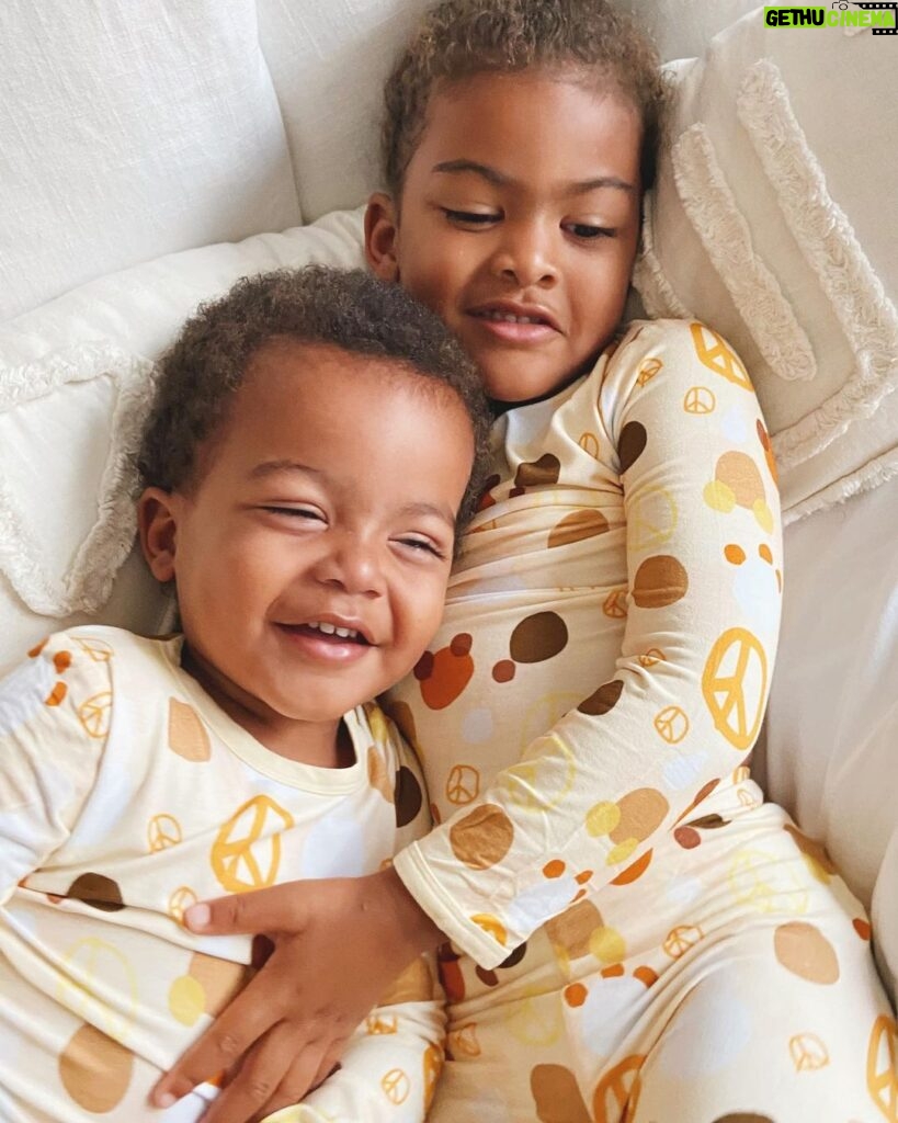 Spencer Paysinger Instagram - The kids pajamas @blairpysngr designed with @clover_baby_kids is now live! Her design is an ode to her childhood, our children, and their hairstyles! And they just so happened to have dropped on her birthday. Proud of you Love, but you know that! LINK IN STORY