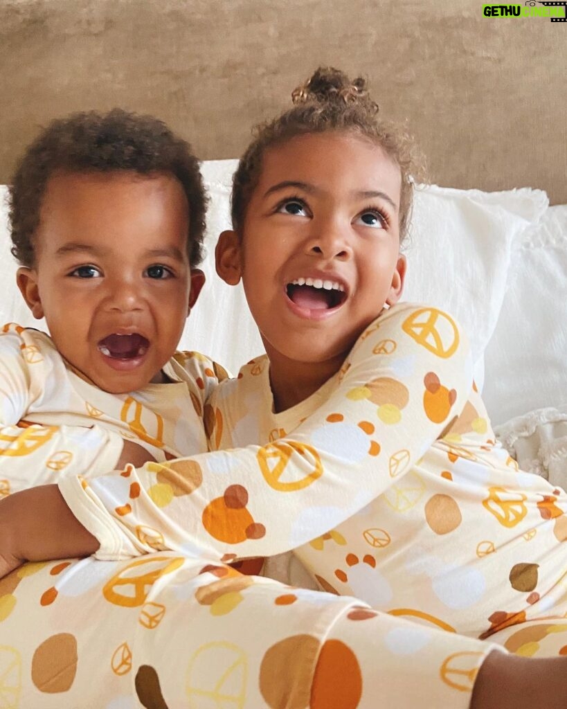 Spencer Paysinger Instagram - The kids pajamas @blairpysngr designed with @clover_baby_kids is now live! Her design is an ode to her childhood, our children, and their hairstyles! And they just so happened to have dropped on her birthday. Proud of you Love, but you know that! LINK IN STORY