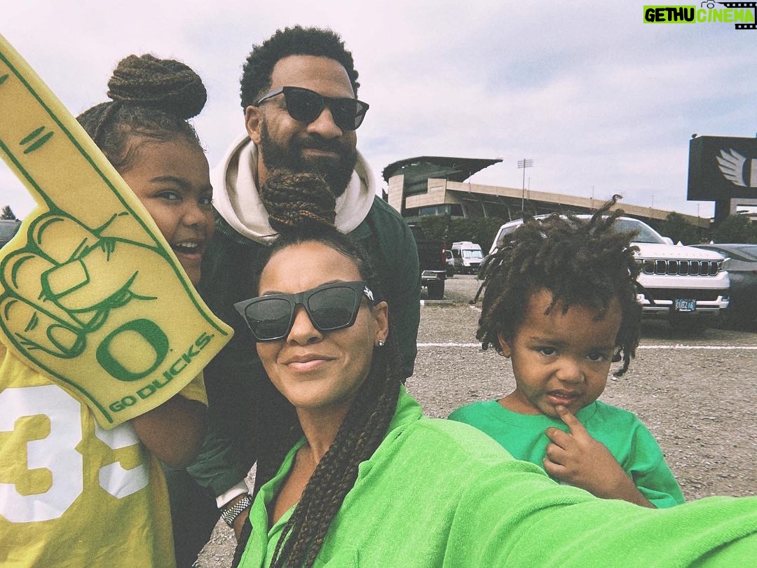Spencer Paysinger Instagram - Baby’s first trip to Oregon