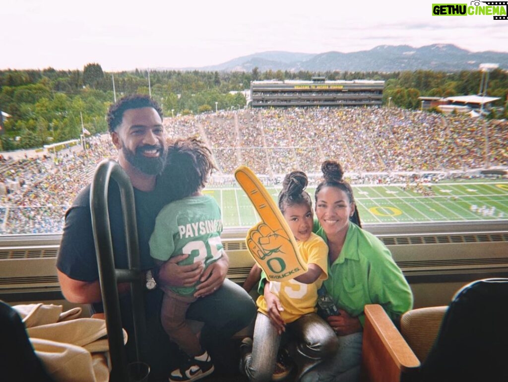 Spencer Paysinger Instagram - Baby’s first trip to Oregon
