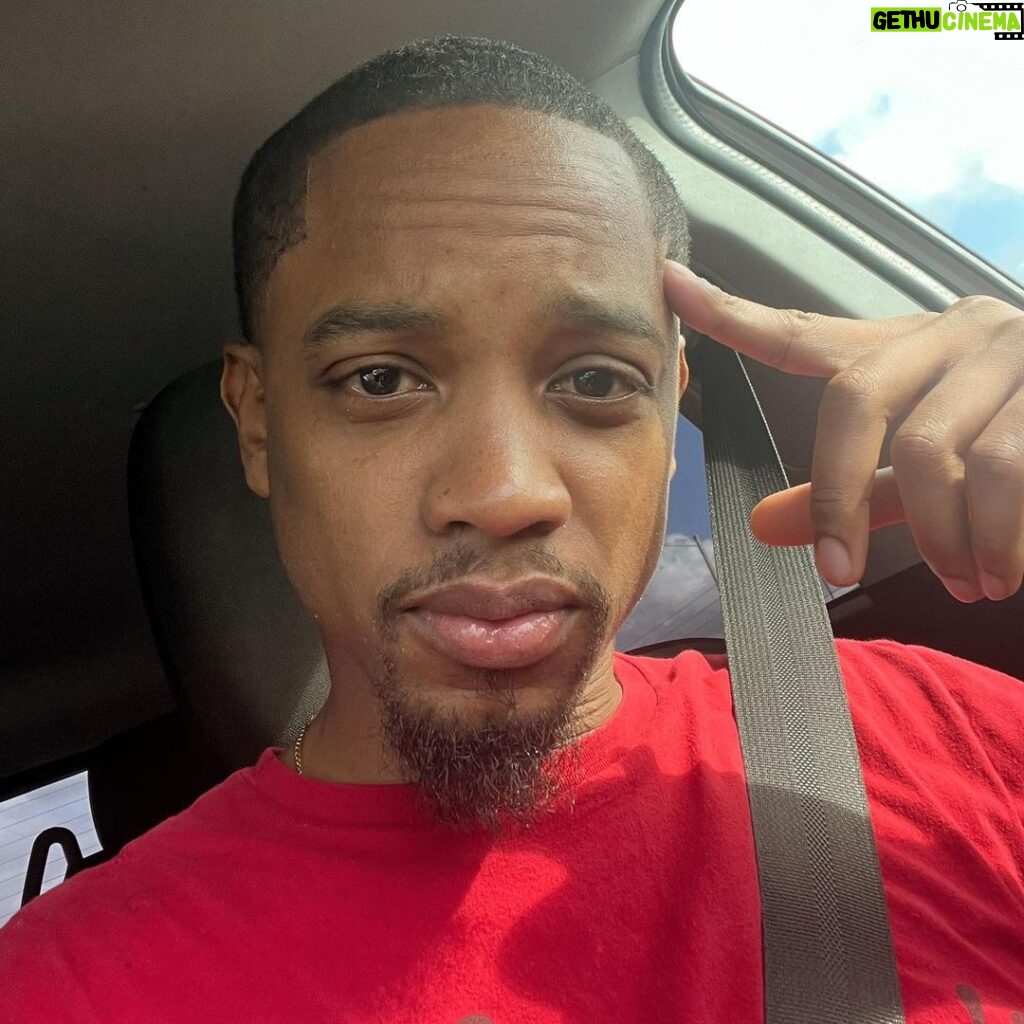 Spoken Reasons Instagram - Bout to Be 35 And Still Look Like This.. Keep It Up… Uncle Spoke Is In full Motion 🫡😉🤫 ⚡️ • • @positive1150 💈