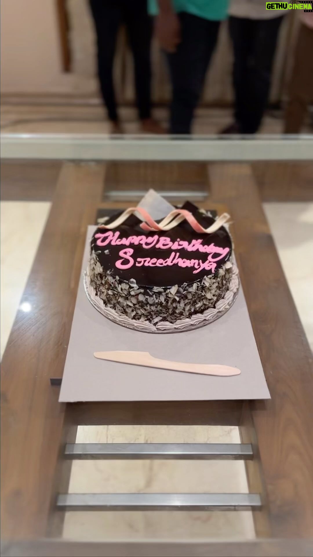 Sreedhanya Instagram - I’m delighted to celebrate my birthday again this year with the Mazhayethum Munpe family (Amrita TV). Thank you all for making me feel at home♥️ Missed you @sindhu.mohan_ ❣️