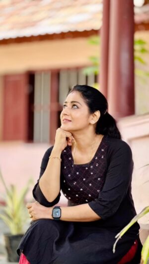 Sreedhanya Instagram - Mazhayethum munpe ❣️ Good things happen in your life when you surround yourself with positive people ♥️♥️♥️

📸 @itsgi_ri97

#mazhayethummunpe #amritatv #codexmedia #shooting #location #actor #sreedhanya