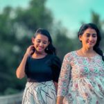 Sreedhanya Instagram – Mythili and Yami Candids from Mazhayethum Munbe❤️✨

📸 @itsgi_ri97