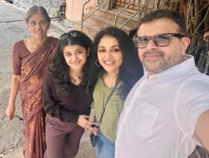 Sreedhanya Instagram - Wishing each of you an amazingly beautiful, prosperous, peaceful, and blessed 2024!♥️♥️😇😇

#happynewyear #blessednewyear