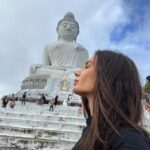Stéfani Bays Instagram - Nessa sequência 3 dos templos que pude conhecer, incluindo o BIG BUDA 🙏🏼🙏🏼 Thailand