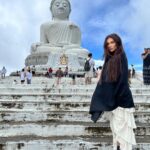 Stéfani Bays Instagram - Nessa sequência 3 dos templos que pude conhecer, incluindo o BIG BUDA 🙏🏼🙏🏼 Thailand